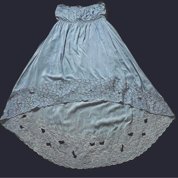 Blue Angels by the Sea strapless dress with embroidery - Picture 3 of 5